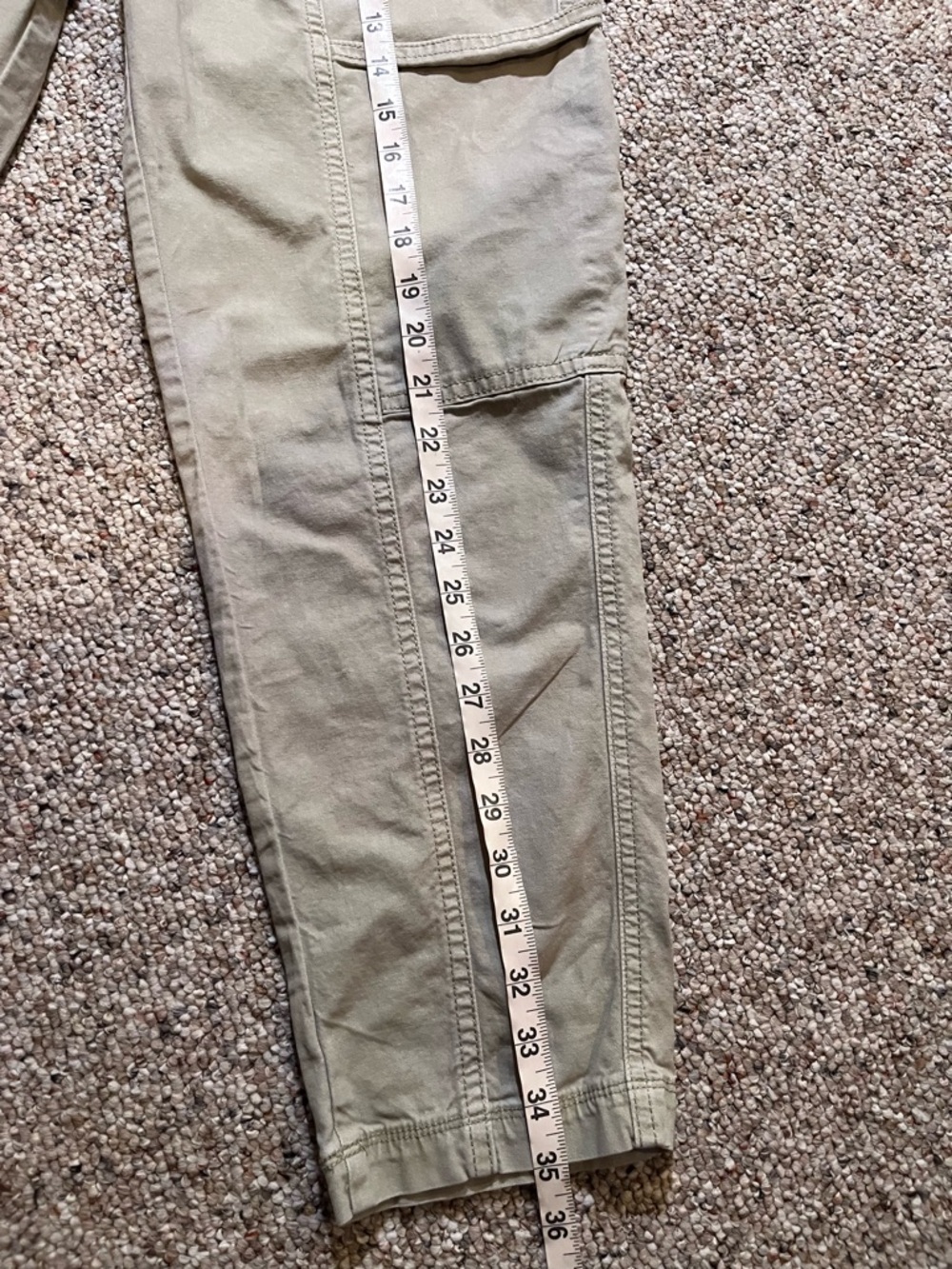 Universal Thread Utility Crop Cargo Pants in Olive Green - Picture 6 of 8